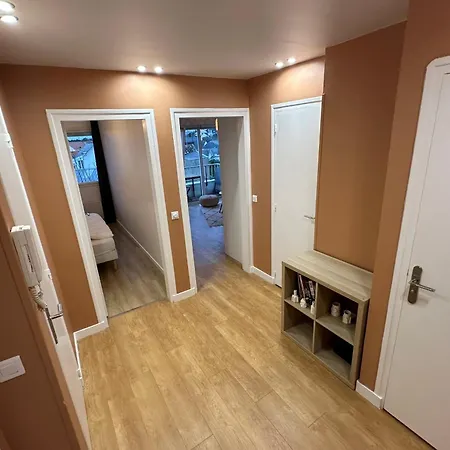 Cozy 45 M Family Nest With Balcony *