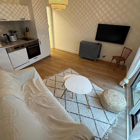 Cozy 45 M Family Nest With Balcony Διαμέρισμα
